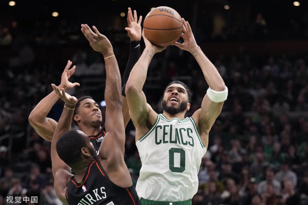 他在场上积 他在场上积